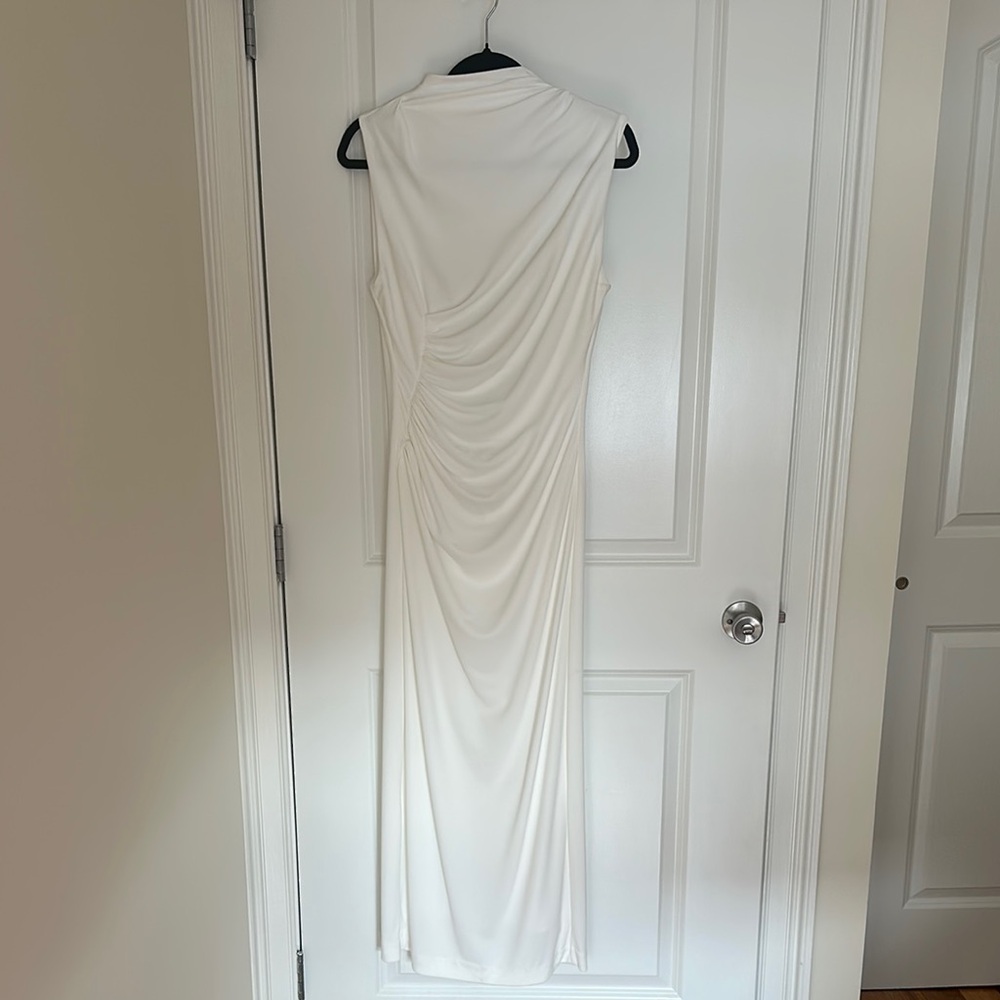 Elegant White Sleeveless Dress
